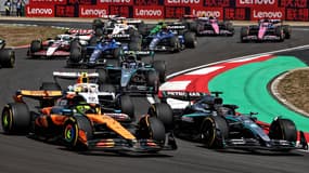 Lando Norris et George Russell lors de la course sprint en Chine le 22 mars 2025