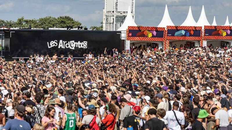 Le public du festival de musique "Les Ardentes" à Liège, le 6 juillet 2023.