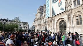 Rassemblement de sans abri devant l'Hôtel de ville de Paris, le 5 août 2025