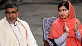 Malala Yousafzai avec l'Indien Kailash Satyarthi lors de la remise de leur prix Nobel de la paix en décembre 2014