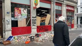 La vitrine d'un commerce brisée à Lyon