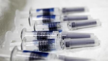Une équipe de chercheurs français a mis au point un vaccin expérimental contre l'hépatite C, qui pourrait devenir le premier moyen efficace de prévenir cette maladie pouvant entraîner des maladies chroniques du foie et des cancers. /Photo d'archives/REUTE