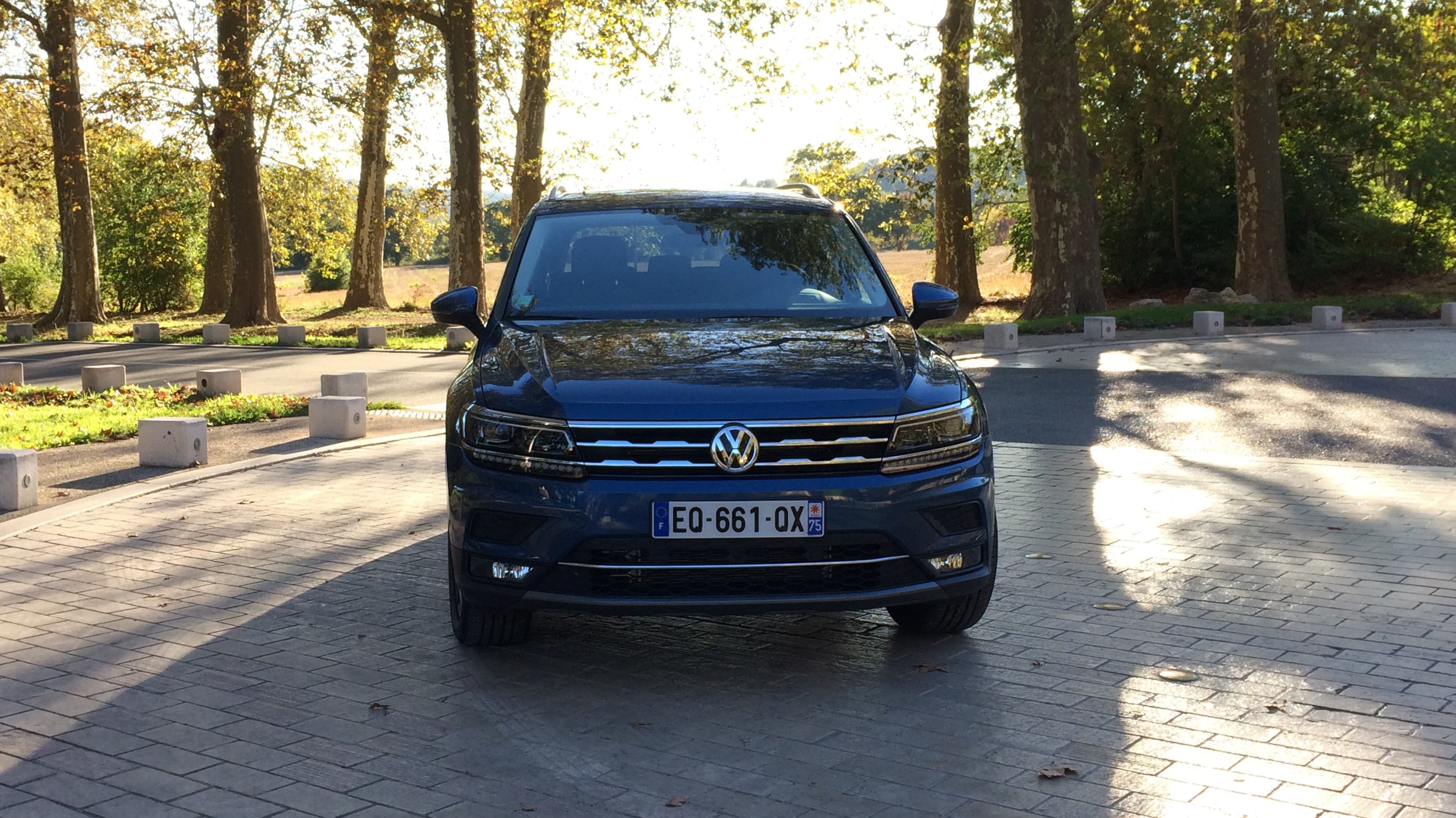 Le Tiguan Allspace est un SUV imposant. Sa calandre chromée accentue l'impression de largeur de ce véhicule. Le Tiguan Allspace est un SUV imposant. Sa calandre chromée accentue l'impression de largeur de ce véhicule.