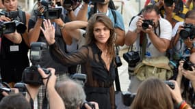 La maitresse de cérémonie, Elisa Sednaoui, pose lors du photocall de la 72e édition de la Mostra de Venise, le 1er septembre. 