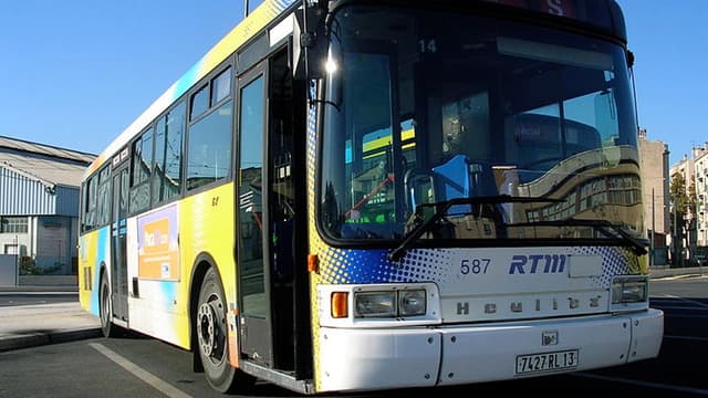 Marseille Greve Des Transports Apres Un Tir De Projectile Sur Un Bus