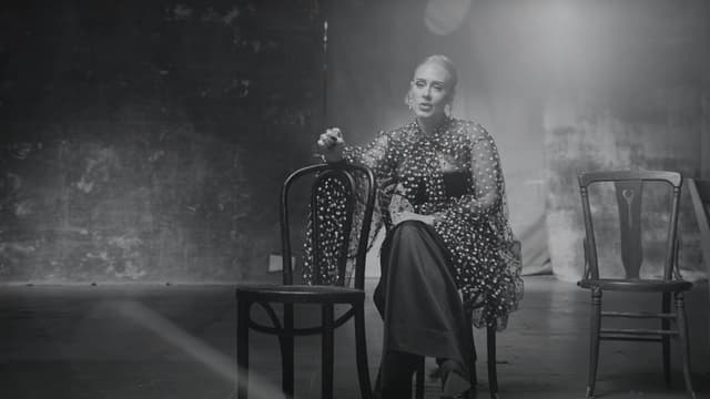 Adele dans le clip de "Oh My God"