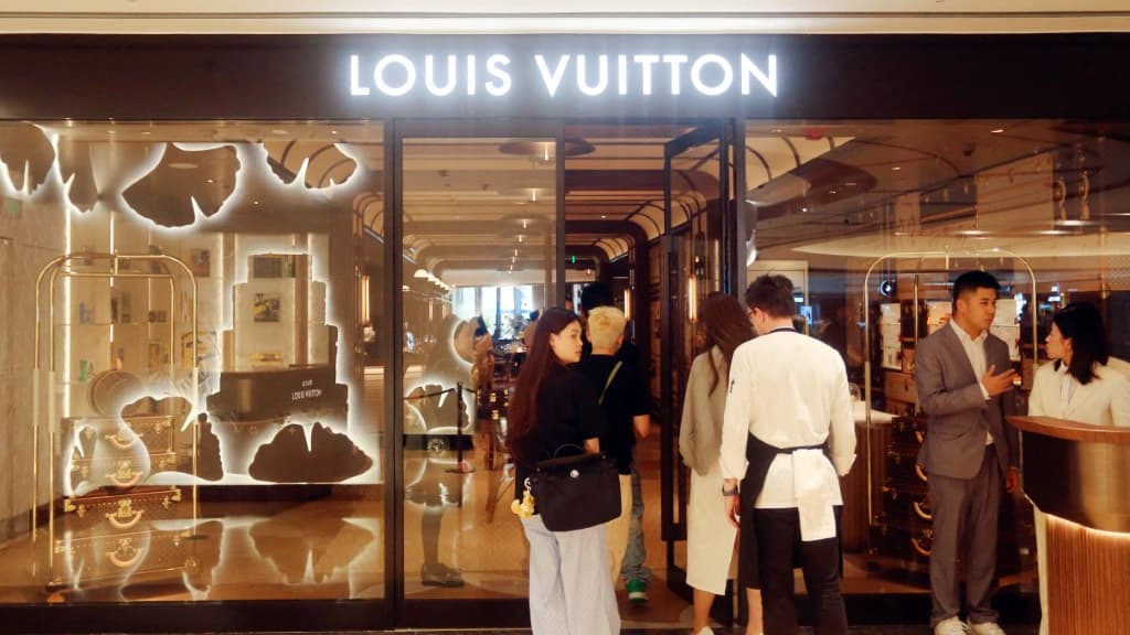 Boutique Louis Vuitton à Shanghai, Chine, 2025. 
