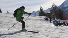 Un homme skie sur la piste du Stelvio de Bormio, dans les Alpes italiennes, le 14 février 2021. (Photo d'illustration)