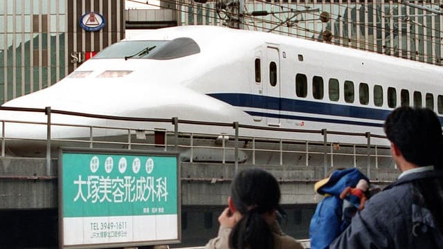 La technologie ferroviaire à grande vitesse japonaise qui serait employée sur une ligne de 505 kilomètres reliant Bombay à Ahmedabad, selon des responsables. Le coût de travaux est évalué à 13,5 milliards d'euros.