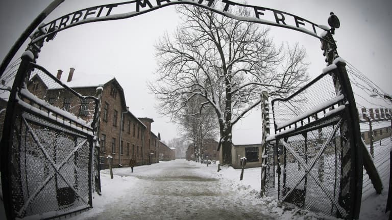 Entrée du camp d'Auschwitz le 25 juin 2015