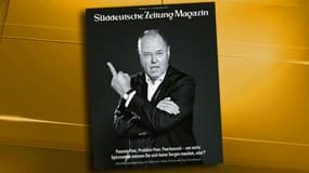 Le candidat du SPD allemand, Peer Steinbrück, pose en une d'un magazine en train de faire un doigt d'honneur.