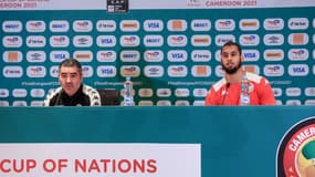Jalel Kadri et Aissa Laidouni en conférence de presse, à Garoua (Cameroun) le 22 janvier 2022