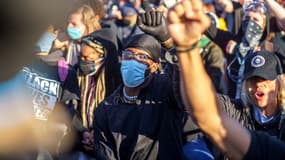 Manifestants à Minneapolis, Minnesota, protestant après la mort de George Floyd, le 29 mai 2020