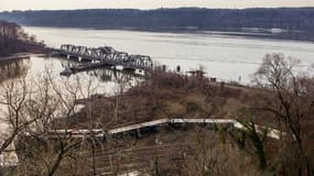 L'accident est survenu vers 7h20 (12h20 GMT) au moment où le train  amorçait un virage réputé difficile.