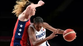 La Française Valériane Vukosavljevic (d) lors du match de groupes des Jeux de Tokyo cotnre les Etats-Unis, le 2 août 2021