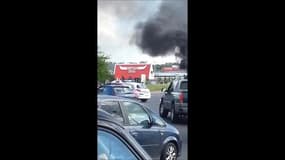 Une voiture en flamme à Nanteuil-lès-Meaux  - Témoins BFMTV