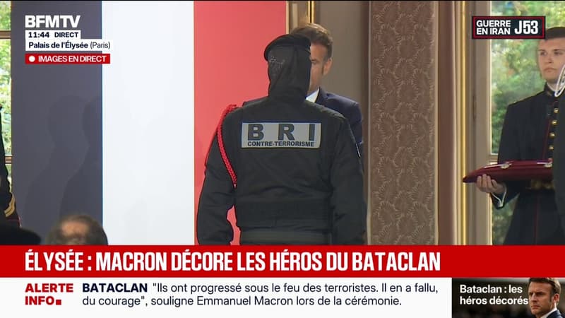 Attentats du 13-Novembre: Emmanuel Macron remet la Légion d’honneur aux forces de l'ordre et pompiers intervenus au Bataclan