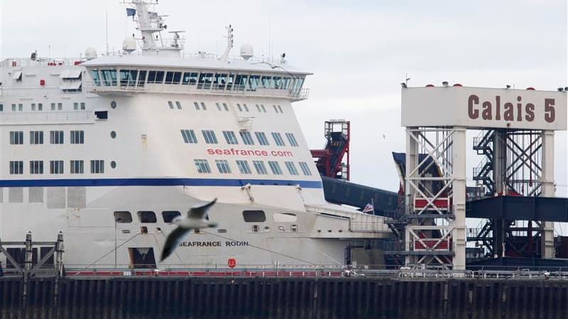 Le ministre des Transports Thierry Mariani a annoncé que la SNCF allait proposer 500 emplois aux salariés de sa filiale maritime SeaFrance qui a été liquidée lundi par le tribunal de commerce de Paris. Cette offre pourrait compléter celle du groupe Louis