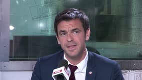 "Le cannabis ne fait pas aujourd'hui partie de la pharmacopée française (...) En revanche il y a un decret qui a bougé le droit francais pour permettre la venue de médicament qui contiennent une partie des molécules que l'on retrouve ds la feuille de chan