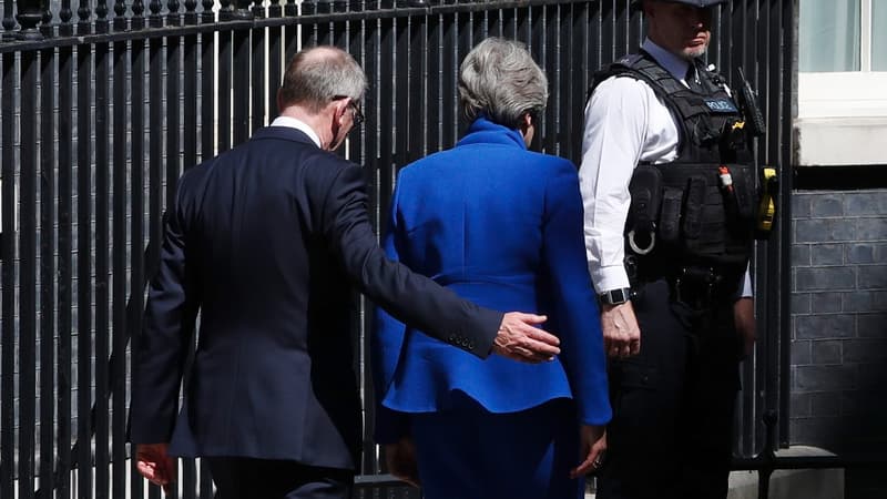 Theresa May et son époux Philippe quittent le 10, Downing Street ce mercredi.