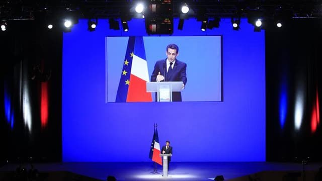 Les menaces sur la note souveraine de la France sur fond de dégradation des perspectives économiques achèvent de faire de 2011 une année terrible pour Nicolas Sarkozy, à quatre mois d'une élection qui devrait le voir briguer un second mandat. Ponctuée par