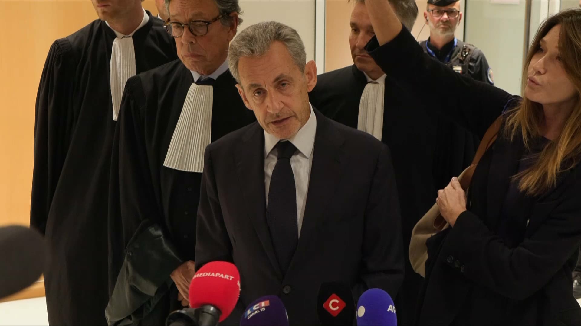NICOLAS SARKOZY EN PRISON: À QUOI VONT RESSEMBLER SES CONDITIONS D'INCARCÉRATION À LA SANTÉ?