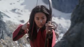 Yifei Liu dans le rôle de Mulan.