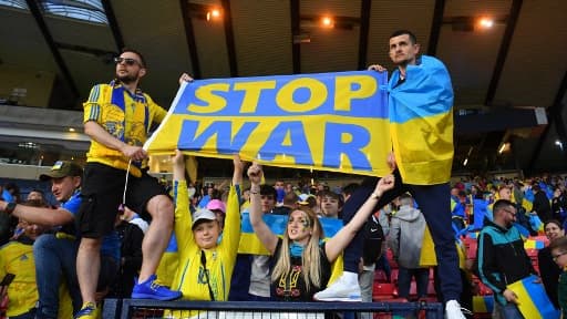 Des supporters écossais dans les tribunes de Hampden Park, le1er juin 2022 