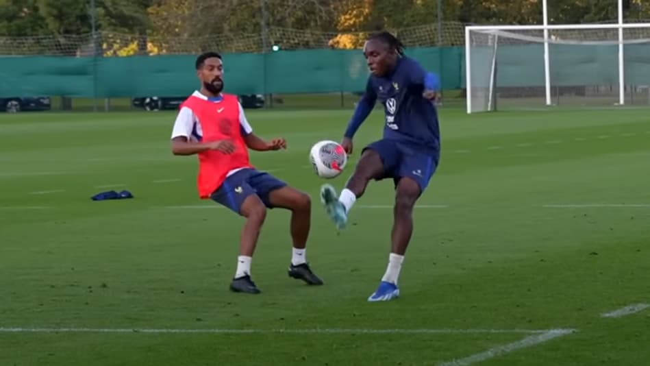 Gaël Clichy et Mathys Tel à l'entraînement avec l'équipe de France Espoirs, le 10 octobre 2023 Gaël Clichy et Mathys Tel à l'entraînement avec l'équipe de France Espoirs, le 10 octobre 2023