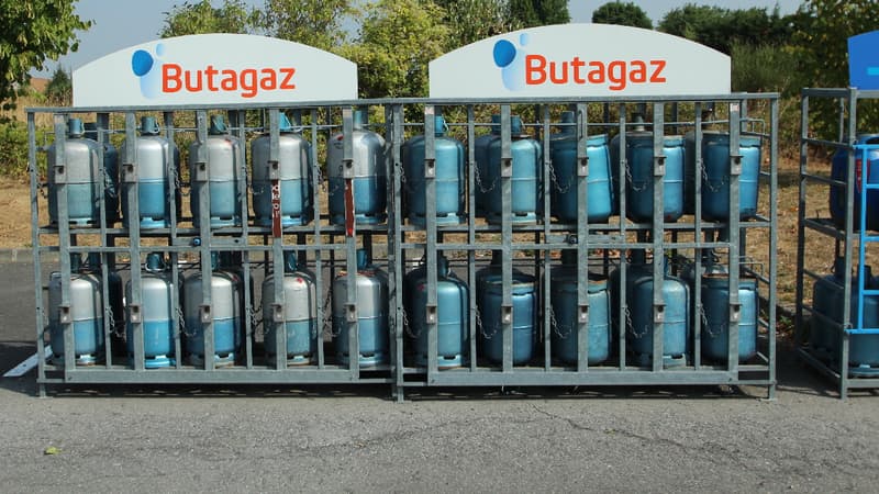 Distributeur de gaz butane et propane en bouteilles, Butagaz se lance dans la fourniture de gaz naturel et d'électricité. (image d'illustration)