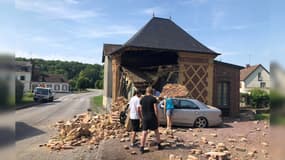 Un octogénaire a percuté un bâtiment public après avoir perdu le contrôle de son véhicule à La Ferrière-sur-Risle (Eure), lundi 29 juillet 2024.