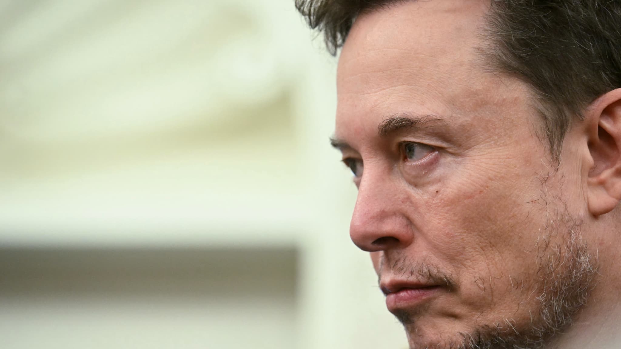 POUR FAIRE PASSER LA PILULE DE SON ÉNORME RÉMUNÉRATION À 1.000 MILLIARDS DE DOLLARS, ELON MUSK ACHÈTE POUR 1 MILLIARD DE DOLLARS D'ACTIONS TESLA