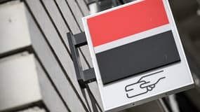 Cette photographie montre le logo de la banque Société Générale fixé à l'extérieur de la banque, à Nantes, dans l'ouest de la France, le 4 juillet 2024. (Illustration)