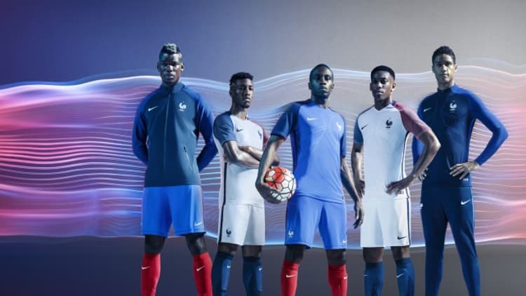 Les nouveaux maillots des Bleus pour l'Euro 2016 Les nouveaux maillots des Bleus pour l'Euro 2016