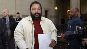 L'humoriste Dieudoné M'bala M'bala au palais de justice de Paris le 12 mars 2015.