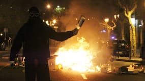 Des violences ont éclaté dimanche soir à Bastia après l'interpellation de supporters corses à Reims.