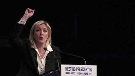 Marine Le Pen, troisième dans la course à l'Elysée pour tous les sondages, s'accroche à cette place d'outsider en se présentant comme un bouclier pour la "France qui souffre" face à la crise de la dette et de l'euro, une monnaie unique qu'elle refuse de s