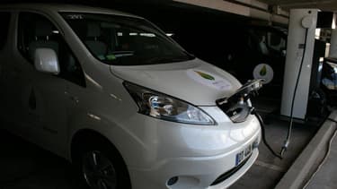 Le programme de financement vise notamment les bornes partagées sur les parkings des entreprises accessibles aux salariés et aux flottes d'entreprise.