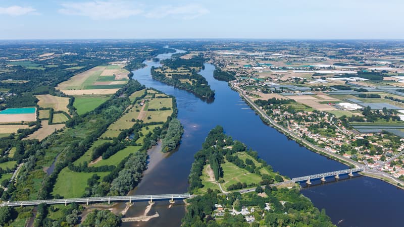 Vue aérienne des Ponts de Thouaré, sur la Loire. 