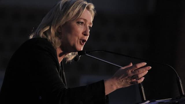 Marine Le Pen espère dépasser le score de son père en 2002 (16,86%) au premier tour de la présidentielle et provoquer une recomposition de la vie politique à son profit si Nicolas Sarkozy mord la poussière au soir du 6 mai, pariant sur une implosion de l'