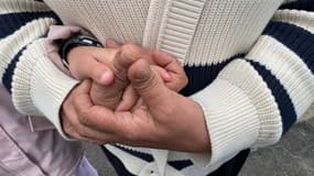 Les familles de détenus s'inquiètent après les attaques coordonnées de prisons en France