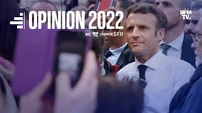 Emmanuel Macron lors d'un bain de foule à Dijon le 28 mars 2022