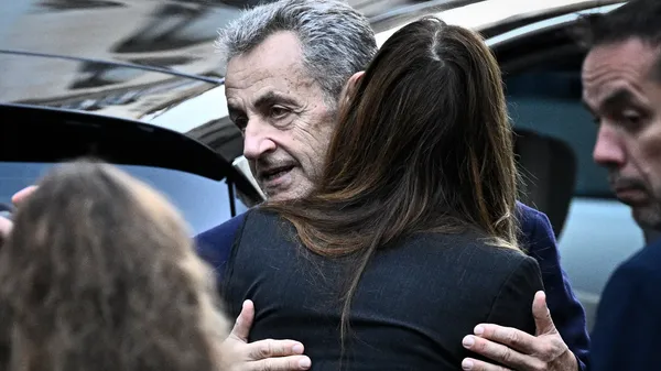 https://images.bfmtv.com/i7EwflSbi7Moz8hadIjIy1WlCiE=/0x91:2032x1234/600x0/images/Nicolas-Sarkozy-incarcere-2158531.webp