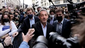 Nicolas Sarkozy arrive à Paris pour une séance de dédicace de son dernier livre, le 2 octobre 2021