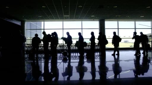 La compagnie aérienne américaine United Airlines a déclenché une tempête sur les réseaux sociaux en empêchant deux filles d'embarquer dimanche sur un vol à Denver parce qu'elles portaient des leggings