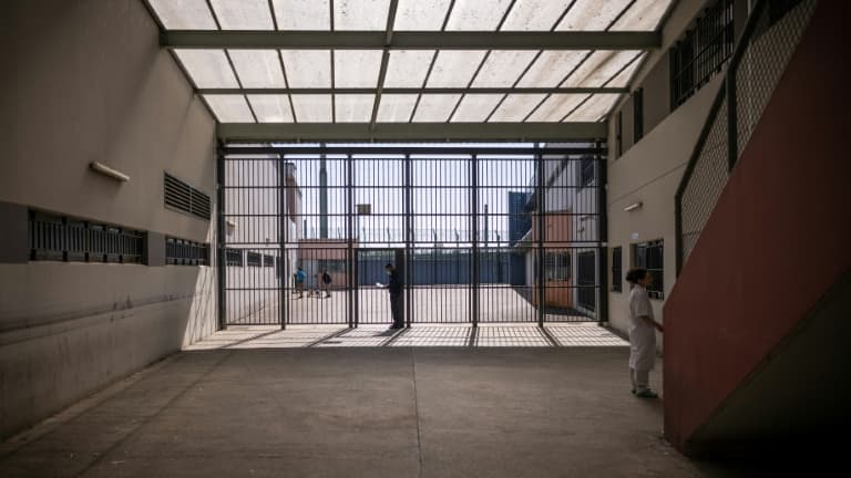 L'accès à une cour dans la prison de Toulouse-Seyssel à Seysses dans le sud-ouest de la France le 10 mai 2022