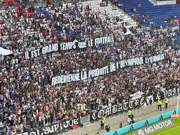 La banderole des supporters lyonnais avant le choc de Ligue 1 le 3 septembre 2023
