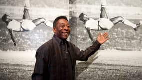 Le Brésilien Pelé lors d'une exposition sur sa carrière en Grande-Bretagne en 2015