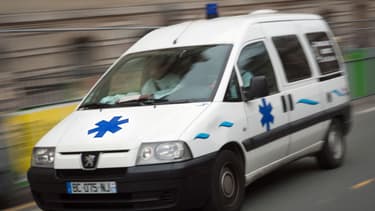 Les secours sont intervenus vendredi soir à Ivry après la chute d'un couple du 3e étage d'un immeuble.