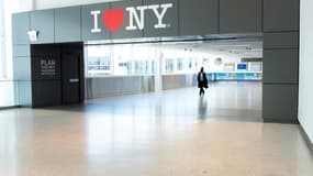 A l'aéroport John Kennedy de New York, le 13 mai 2020